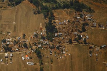 Các ngôi nhà ở huyện Sindhupalchowk bị thiệt hại nặng nề sau động đất. Ảnh: Reuters Các ngôi nhà ở huyện Sindhupalchowk bị thiệt hại nặng nề sau động đất. Ảnh: Reuters
