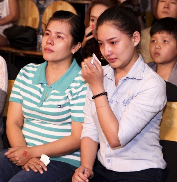Gia đình nam người mẫu kiêm diễn viên bối rối và lo lắng. Bạn bè trong giới cũng hoang mang trước thông tin xấu này. Viện phí điều trị cũng tăng đến 40 triệu đồng mỗi ngày nên gia đình Duy Nhân quyết định bán đất để cầm cự cho anh.