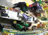2 kẻ cướp dùng vật giống súng tấn công cửa hàng Bách Hóa Xanh
