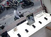 Quận 10: Vừa dựng xe máy đi chục bước, kẻ trộm đã lấy mất