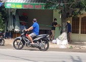 Tái diễn buôn bán 'chui' bất chấp lệnh cấm ở Bình Thạnh