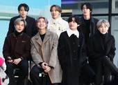 BTS phấn khích khi nhận quà khủng từ fan Việt