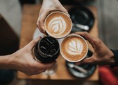 Vì sao cà phê và sữa mẹ giúp bảo vệ ta tốt hơn trước COVID-19?