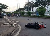 Xe máy va vào ba gác đẩy, 2 người trọng thương