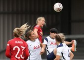 Hạ Tottenham, MU lần đầu lên ngôi đầu bảng bóng đá Anh