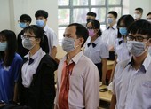 Lễ chào cờ đặc biệt của học sinh TP.HCM mùa dịch Covid-19