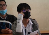 Bị chấn thương ở tay phải nhưng vẫn quyết tâm đi thi THPT