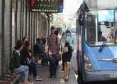 Lắp máy tự động bán nước gắn camera ở trạm xe buýt