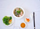 Đưa món ăn đặc sản địa phương vào khách sạn năm sao