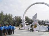 Hàng ngàn người tưởng niệm 64 liệt sĩ Gạc Ma