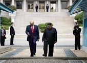‘Ngày huyền thoại đi vào lịch sử’ của ông Trump và ông Kim