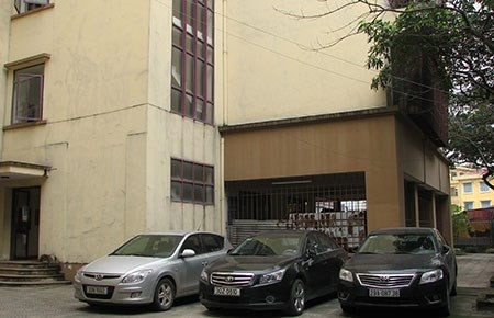 Thu hồi 20 nhà công vụ ở khu Hoàng Cầu