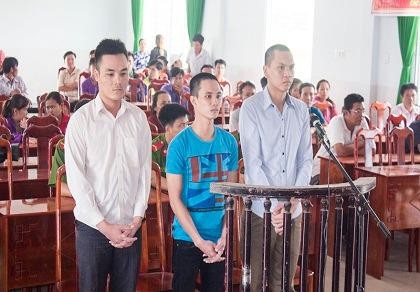Giải tán đám nhậu, dân phòng bị côn đồ đuổi đánh nhập viện