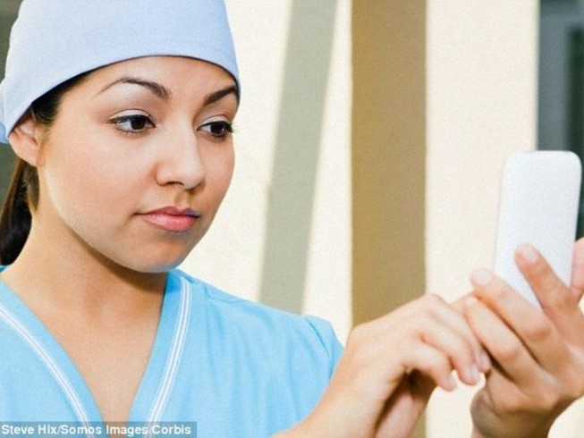 Sốc: Bị sa thải vì quá xinh gái