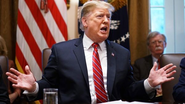 Ông Trump sẽ bị kiện sau khi ban bố tình trạng khẩn cấp?