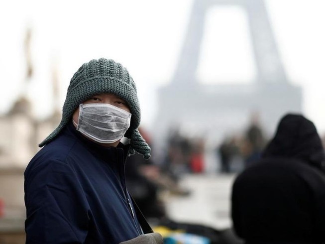 Pháp ghi nhận ca tử vong đầu tiên tại Paris, được biết là ca tử vong do virus COVID-19 đầu tiên ở Pháp và Châu Âu. Ảnh: AP
