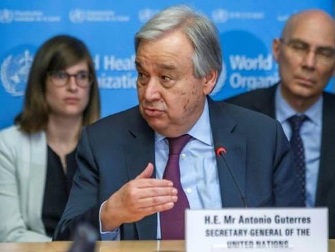 Tổng Thư ký Liên Hiệp Quốc Antonio Guterres (giữa) cảnh báo đại dịch COVID-19 có thể giết chết hàng triệu người. Ảnh: AFP
