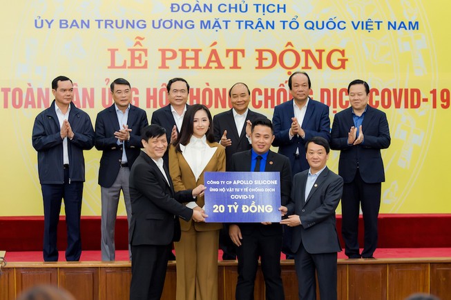 Mai Phương Thúy đại diện Apollo trao 20 tỷ chống dịch COVID-19