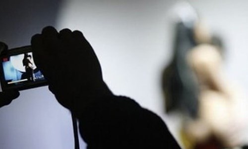 ‘Phi công trẻ’ tống tiền người tình bằng clip nóng