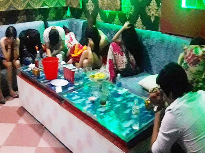 50 nam nữ 'phê' ma túy trong quán karaoke ở Đồng Nai