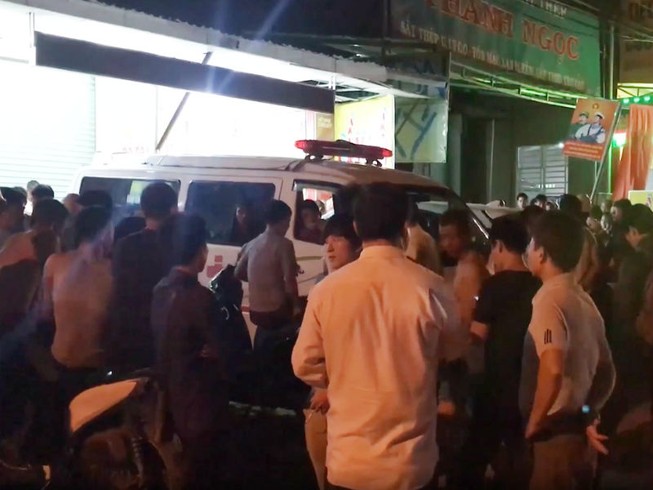 2 mẹ con chết, chồng nguy kịch trong tiệm cầm đồ Bình Dương