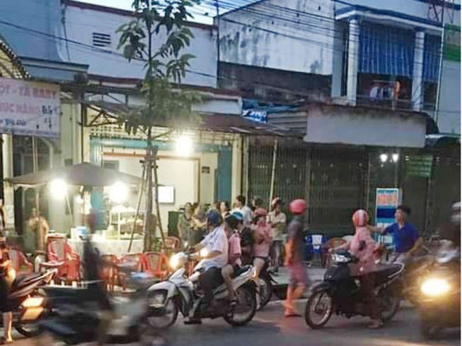 Mất điện thoại, đôi nam nữ đâm 2 người trong quán thương vong