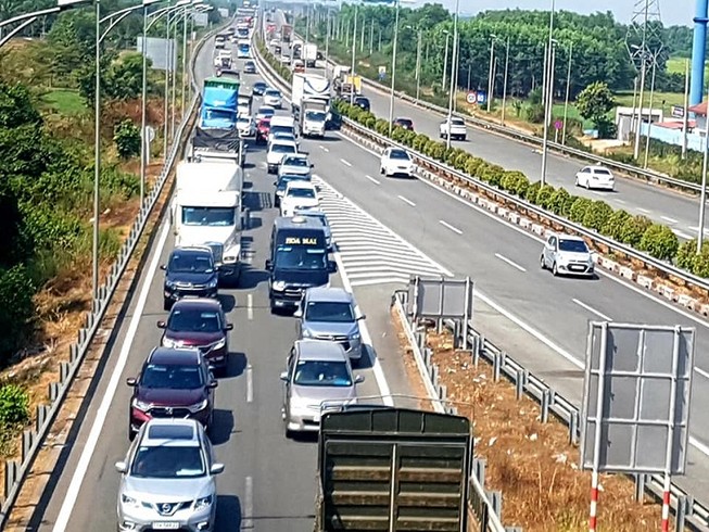 Điểm kẹt xe cao tốc TP.HCM - Long Thành - Dầu Giây ngày tết