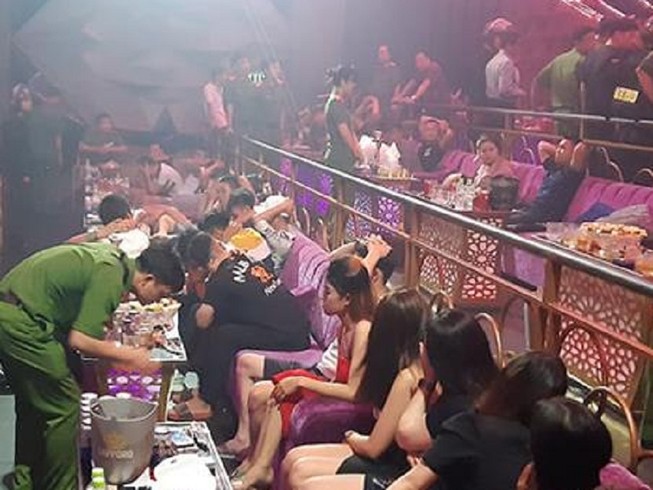 Đồng Nai: Hàng trăm cảnh sát bao vây quán bar trong đêm