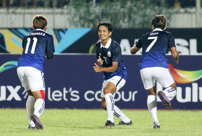 Kiatisak về Buriram, Campuchia đứng trên VN