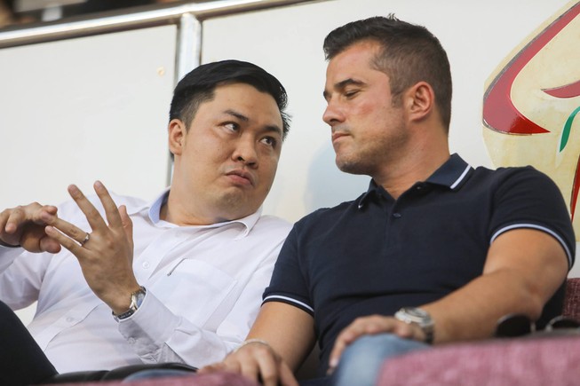 Con trai Calisto đến sân Thống Nhất làm gì?