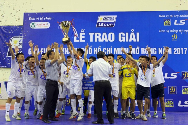 Thái Sơn Nam vô địch