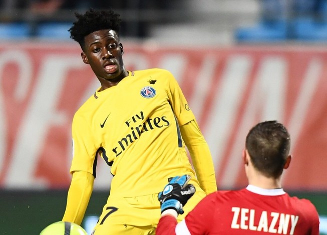 Khi con trai tổng thống đá bóng cho PSG