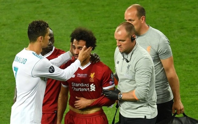 Salah về quê hương Ramos chữa chấn thương