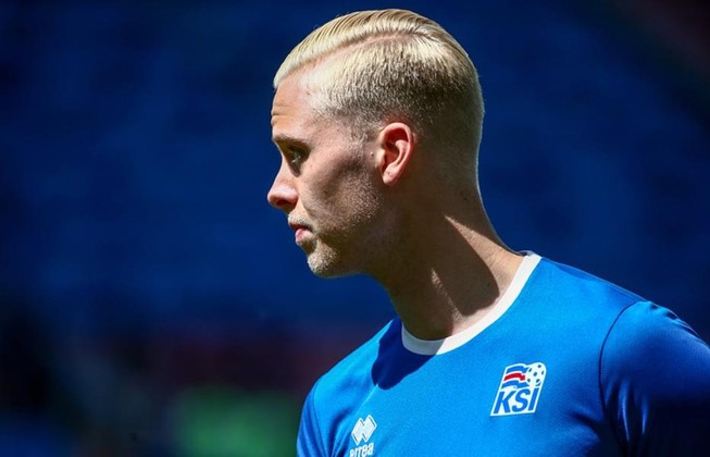 ‘Khoá’ Messi thành công, Magnusson được CLB Nga ‘hốt’