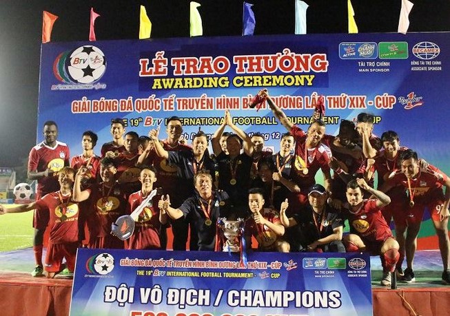 Đồng đội của Công Phượng đoạt giải Cầu thủ xuất sắc nhất