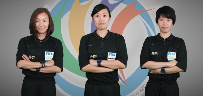 B. Bình Dương 'đụng' trọng tài nữ ở cúp châu Á