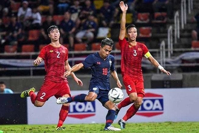 Không thắng Việt Nam, Chanathip đổ thừa ‘sân trơn, bóng ướt’