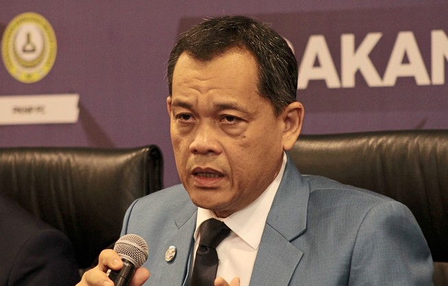 Chủ tịch LĐBĐ Malaysia 'một đầu đội hai nón'