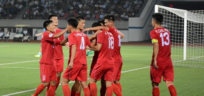 Phung phí cơ hội, CLB Hà Nội làm khó mình ở đấu trường châu Á