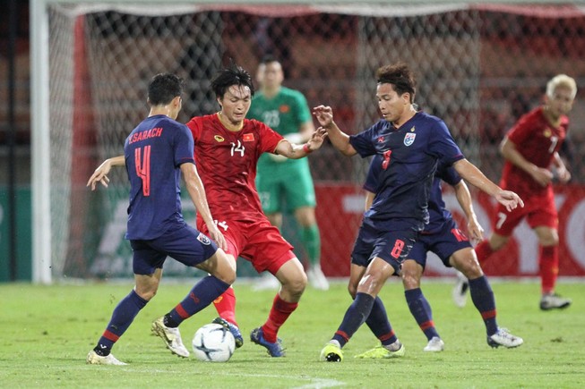 Nishino: ‘Lấy 3 điểm ở Mỹ Đình và đánh chiếm khu vực giữa sân’