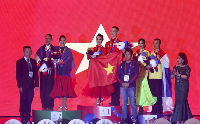 Dancesports mang về HCV thứ hai cho thể thao Việt Nam