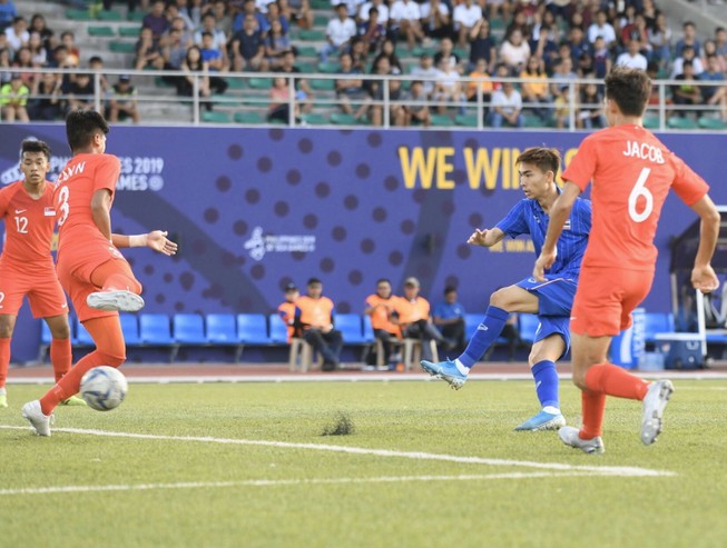 Hạ U-22 Singapore, U-22 Thái Lan vượt mặt Indonesia