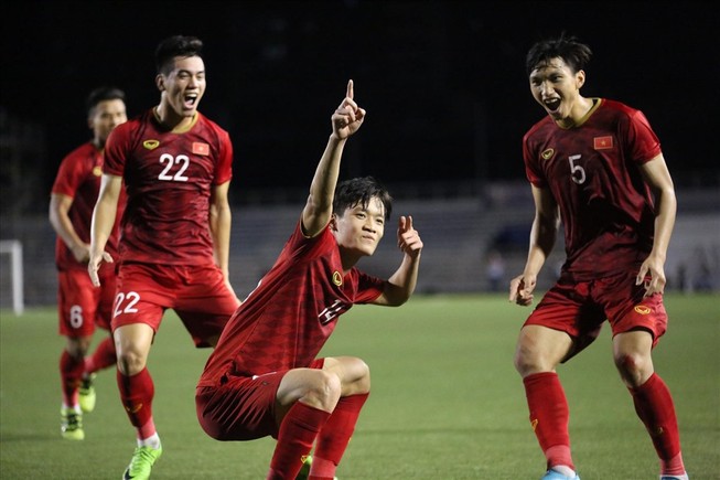 Thầy trò Park Hang-seo đối đầu HLV Brazil trên sân Thống Nhất