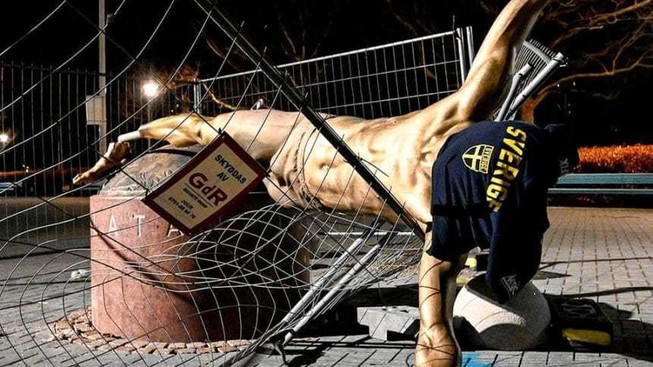 Sốc: Ibrahimovic ‘tan nát’ tại Malmo