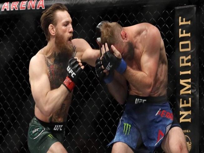 McGregor trở lại hoành tráng, Khabib cười mỉa