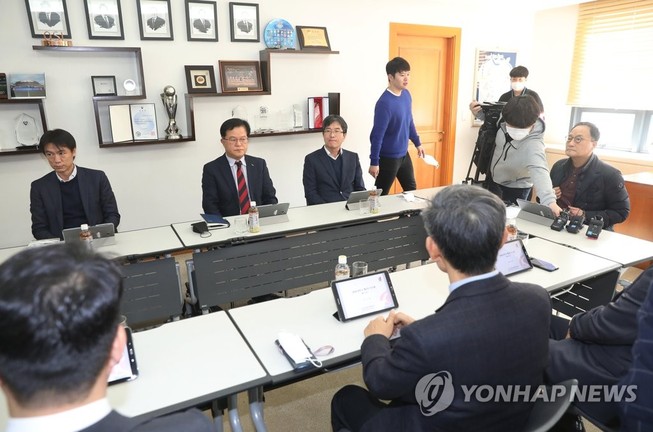 K-League họp khẩn rồi quyết nhanh: Hoãn!