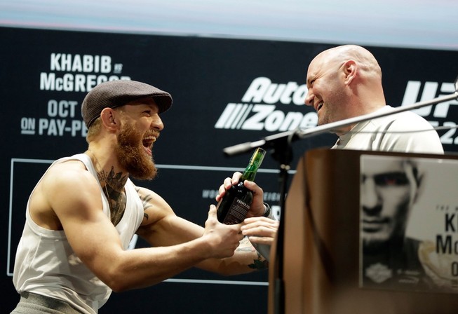 Bầu Dana White khuyên McGregor tập trung vào MMA