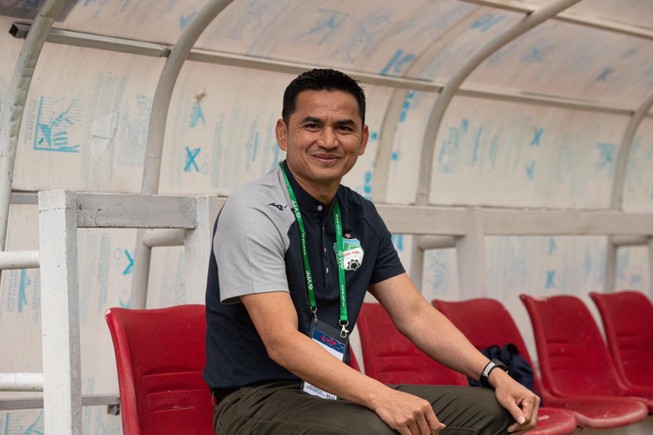 Báo Thái khen Kiatisak thông minh