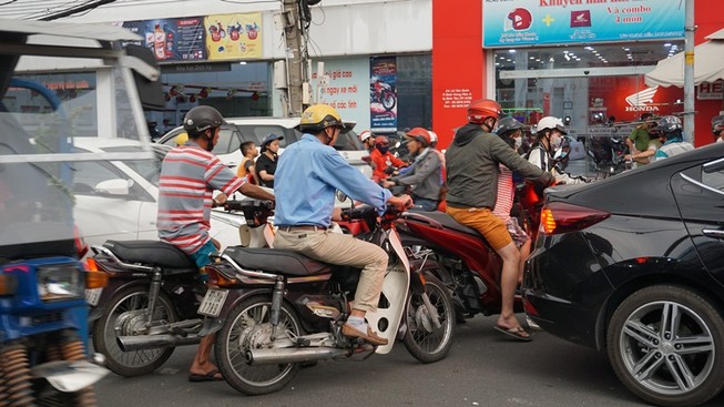 Ngao ngán khi lưu thông qua ngã tư Bốn Xã