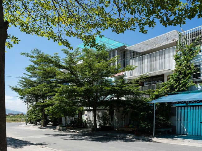 Chọn rèm che nắng cho mặt tiền ngôi nhà hướng Tây